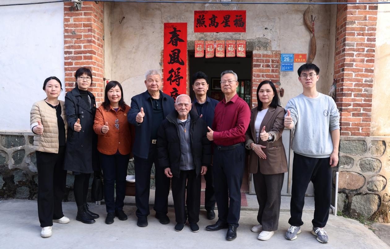 “迎新春，送溫暖”全國(guó)勞模、全國(guó)愛(ài)國(guó)擁軍模范、廣東省橋勝集團(tuán)有公司董事長(zhǎng)領(lǐng)隊(duì)慰問(wèn)小組一行慰問(wèn)老英雄、軍烈屬
